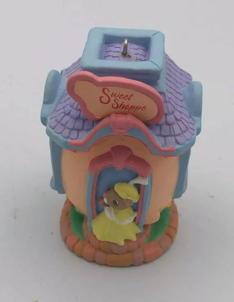 APPLE BLOSSOM LANE #3 SWEET SHOPPE Hallmark EASTER Ornament QEO8662 1997 ~ t5095