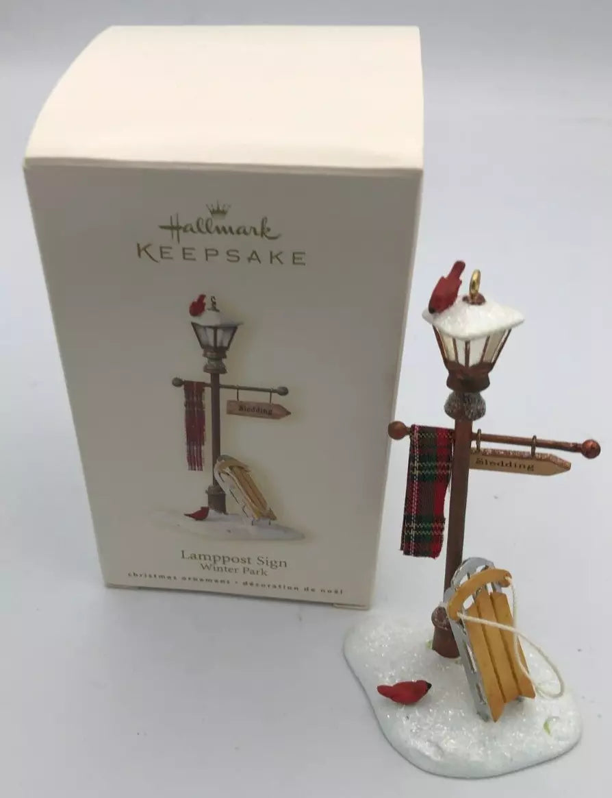 2007 Hallmark Keepsake Lamppost Street Sign Winter Park Christmas Ornament