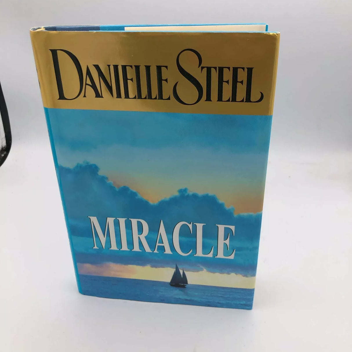 Miracle by Danielle Steel (2005, Hardcover) PRE-OWNED