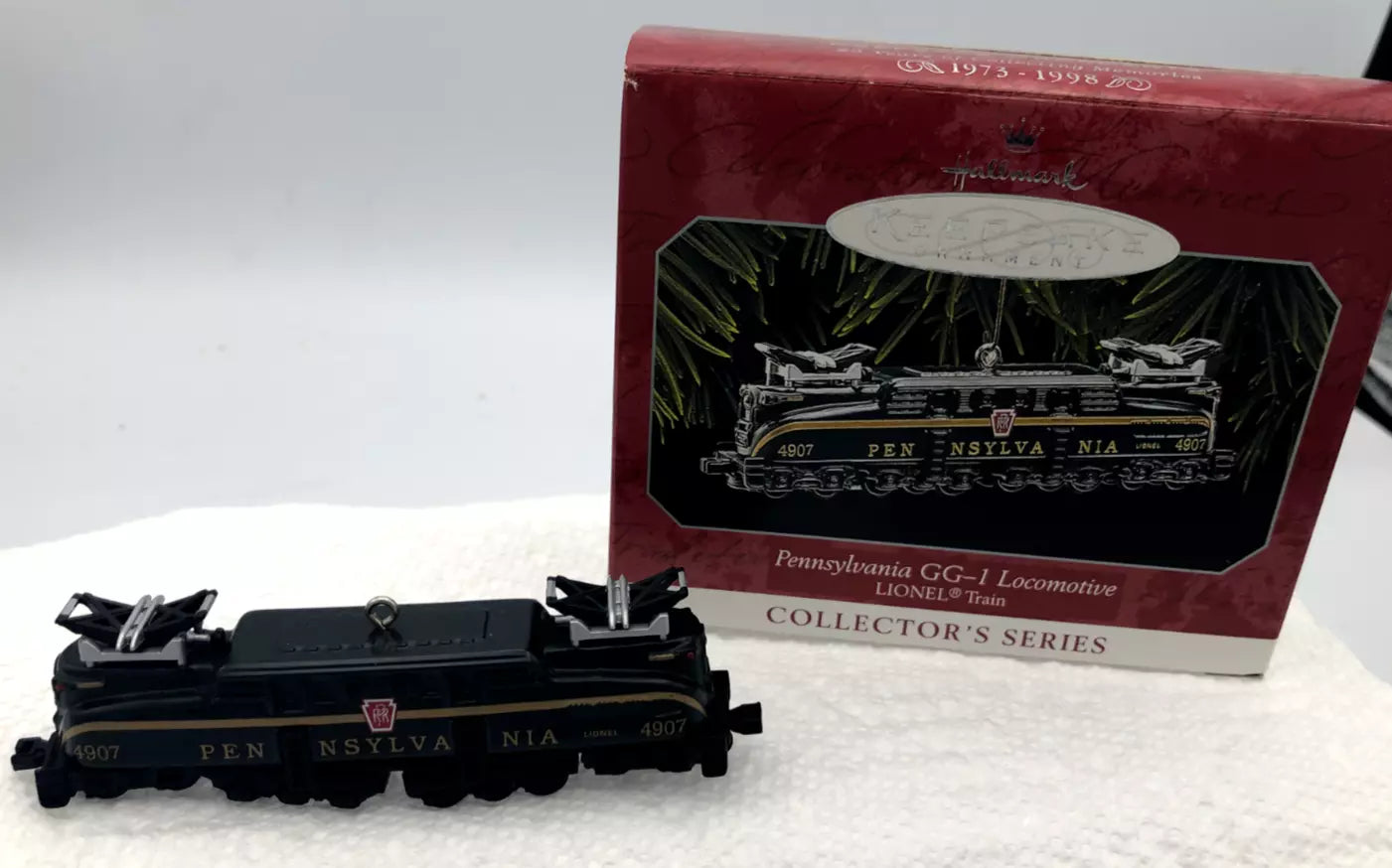 Hallmark Lionel Pennsylvania GG-1 Locomotive Lionel Die Cast Train Ornament Railroad