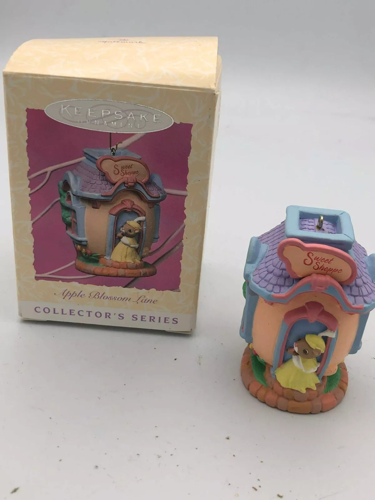 APPLE BLOSSOM LANE #3 SWEET SHOPPE Hallmark EASTER Ornament QEO8662 1997 ~ t5095